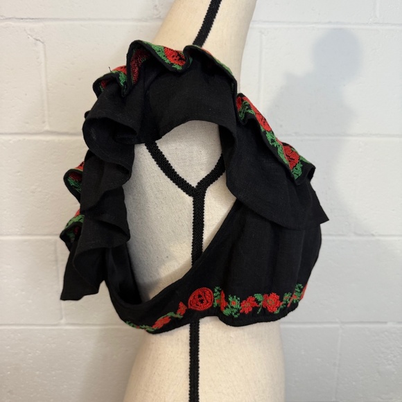 Herencia Collection Black Off the Shoulder Blouse w Red Embroidered Flowers 2XL - Picture 4 of 10